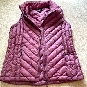 NWOT 32 degrees Women’s Vest - large mauve color
